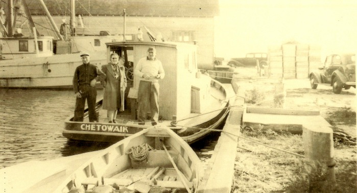 AV4 - Chetowaik & stool boat